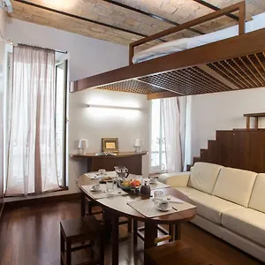 https://trevi-fountain-lovely-loft-apartment-rome.it-romehotels.com